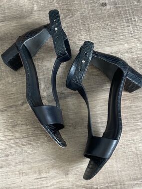 Vince Rory Black Leather Snakeskin T-Strap Block Heel Sandals 37 US 7